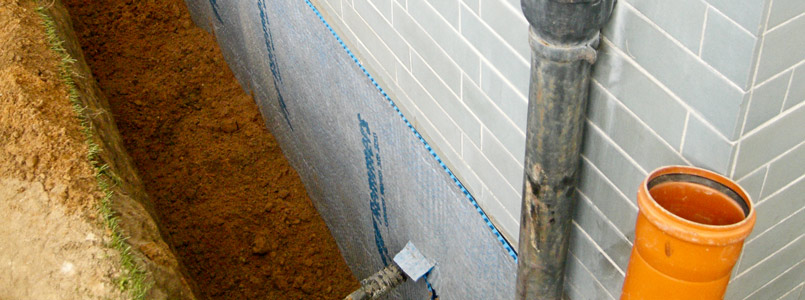 Fachleute von MDS Bautenschutz Liederbach bei Frankfurt am Main nehmen Hausabdichtung in Frankfurt professionell vor