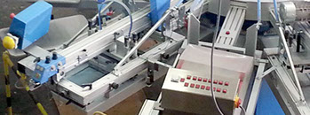 Maschine zum individuellen bedrucken von T-Shirts im Siebdruckberfahren Frankfurt